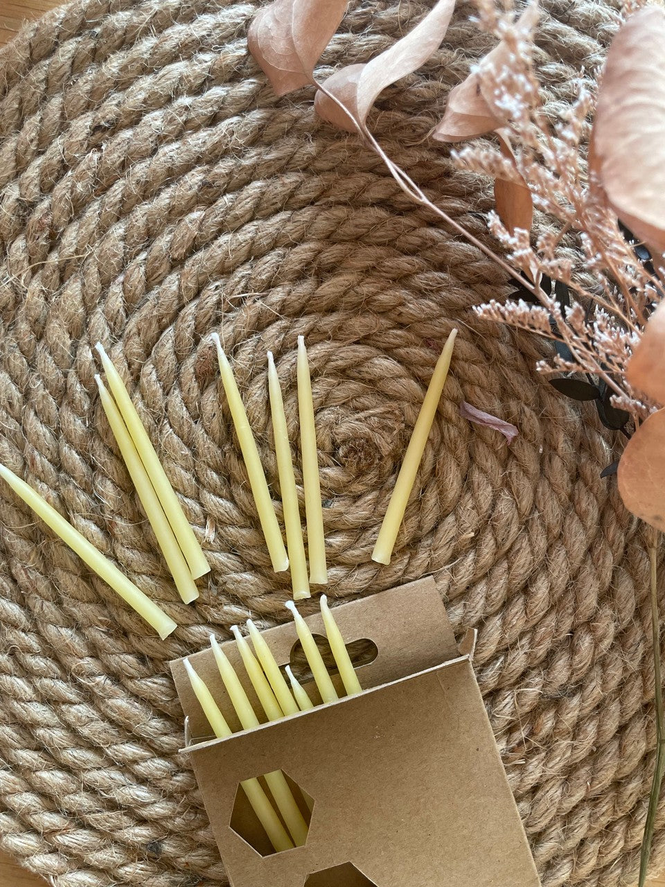 Bougies d'anniversaire dans une boîte