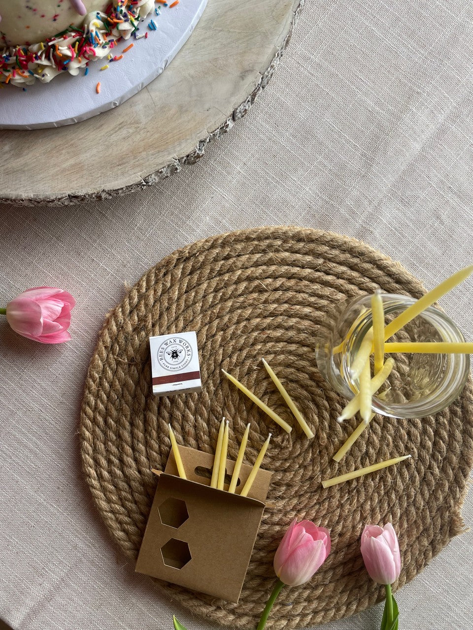 Bougies d'anniversaire dans une boîte